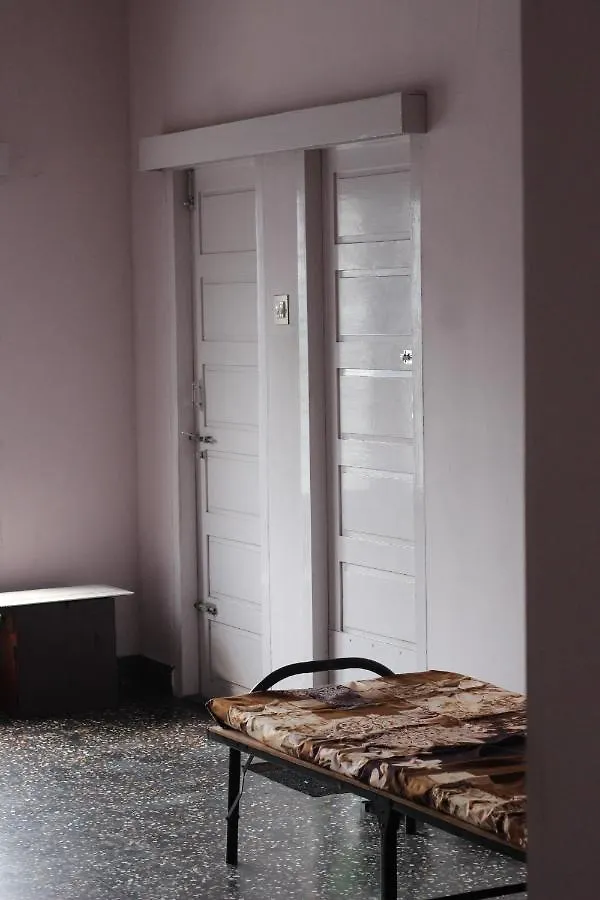 מלון טריואנדרום Bed And Bath For 1-8 People הודו
