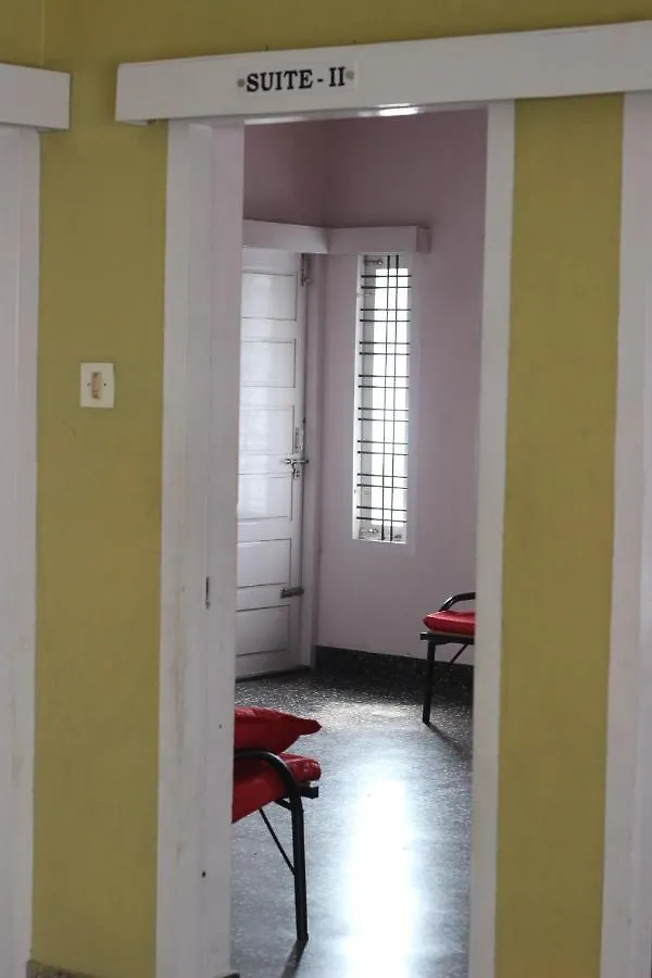 מלון טריואנדרום Bed And Bath For 1-8 People בית הארחה